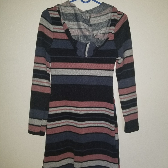 Striped dress with hood - Picture 3 of 4